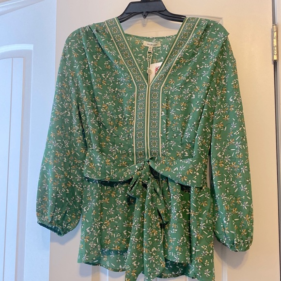 Max Studio Tops - Max studio medium